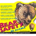 Autocolante Bear Safety Grátis Trata-se de um brinde acerca da segurança dos ursos do Alasca, oferta de uma instituição pública norte-americana chamada Alaska Centers.